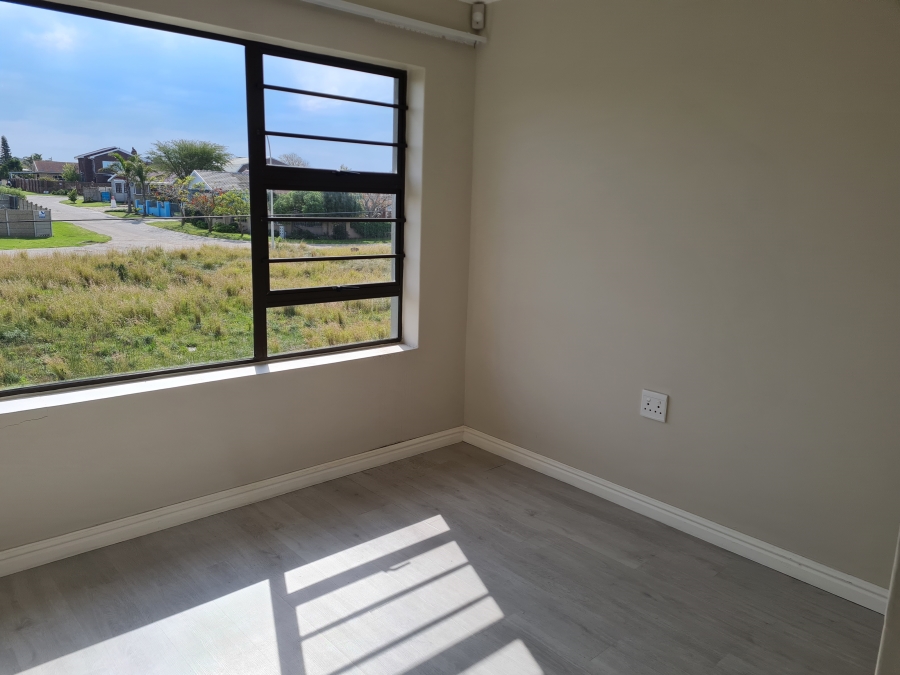 To Let 3 Bedroom Property for Rent in Wavecrest Eastern Cape